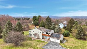 Exterior - Summit Sanctuary: EV Ready Mountain Views (Poughkeepsie)