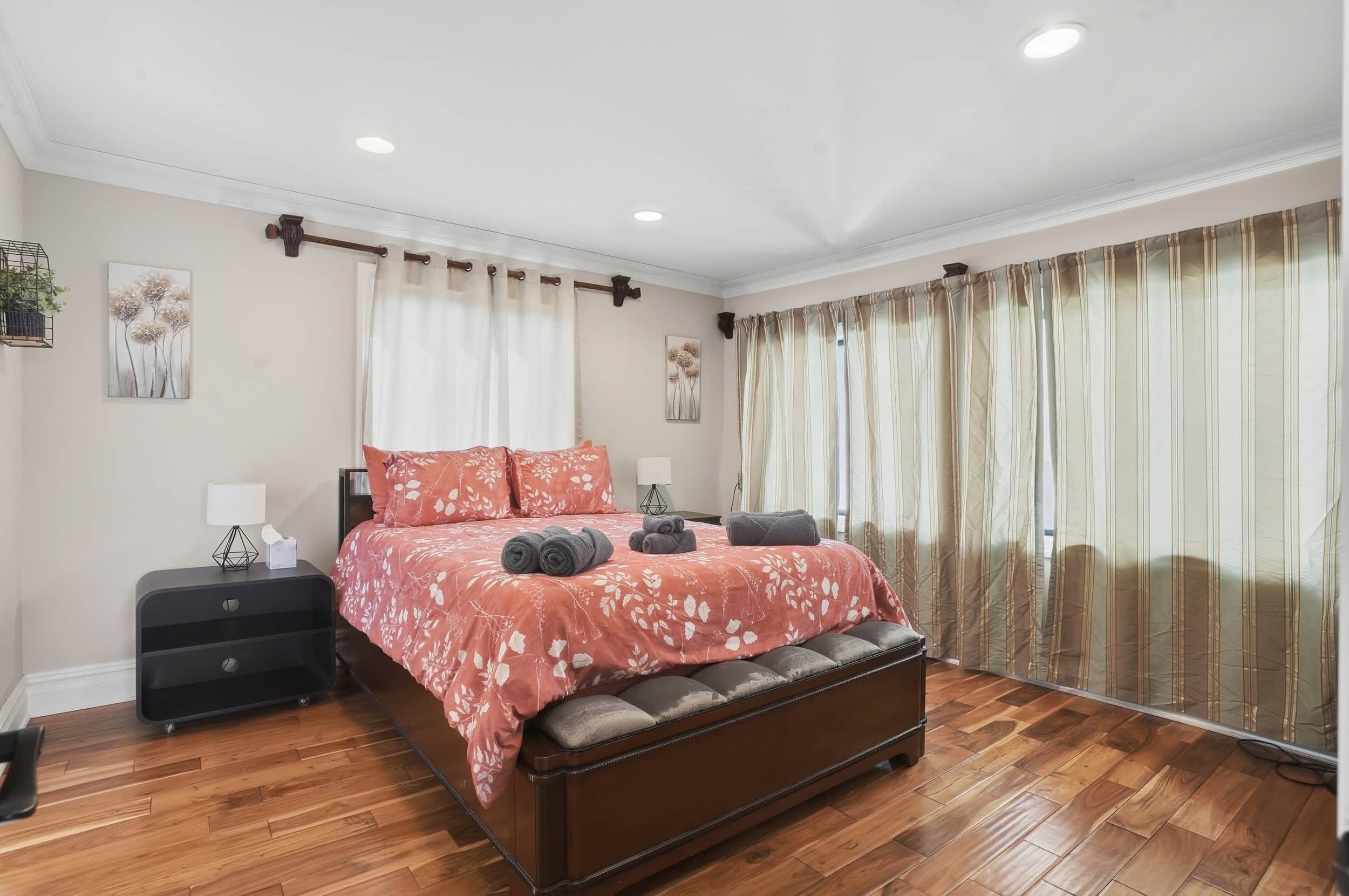 4 bedrooms, in-room safe, iron/ironing board, free WiFi