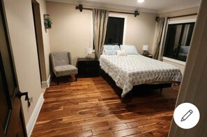 4 chambres, coffre-fort, fer et planche à repasser