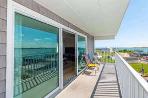 Terrace/patio - Assateague House 204 2BR 2BA Bayfront Condo w/pool (Ocean City)