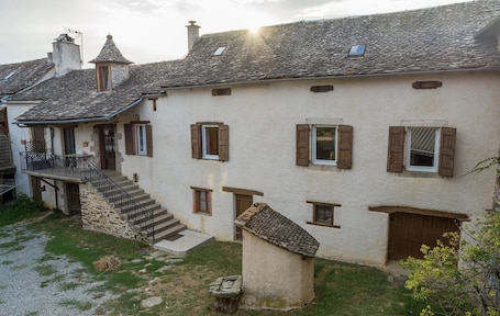Exterior. Holiday Home 'Gîte Enzo' with Private Terrace, Private Garden and Balcony