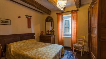 3 bedrooms, iron/ironing board