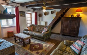 Fernseher, Kamin, Tischtennisplatte