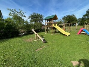 Children’s area - Holiday Home 'Gîte Enzo' with Private Terrace, Private Garden and Balcony (Cabanes)