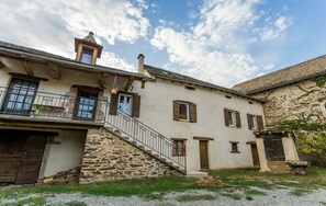 Exterior - Holiday Home 'Gîte Enzo' with Private Terrace, Private Garden and Balcony (Cabanes)
