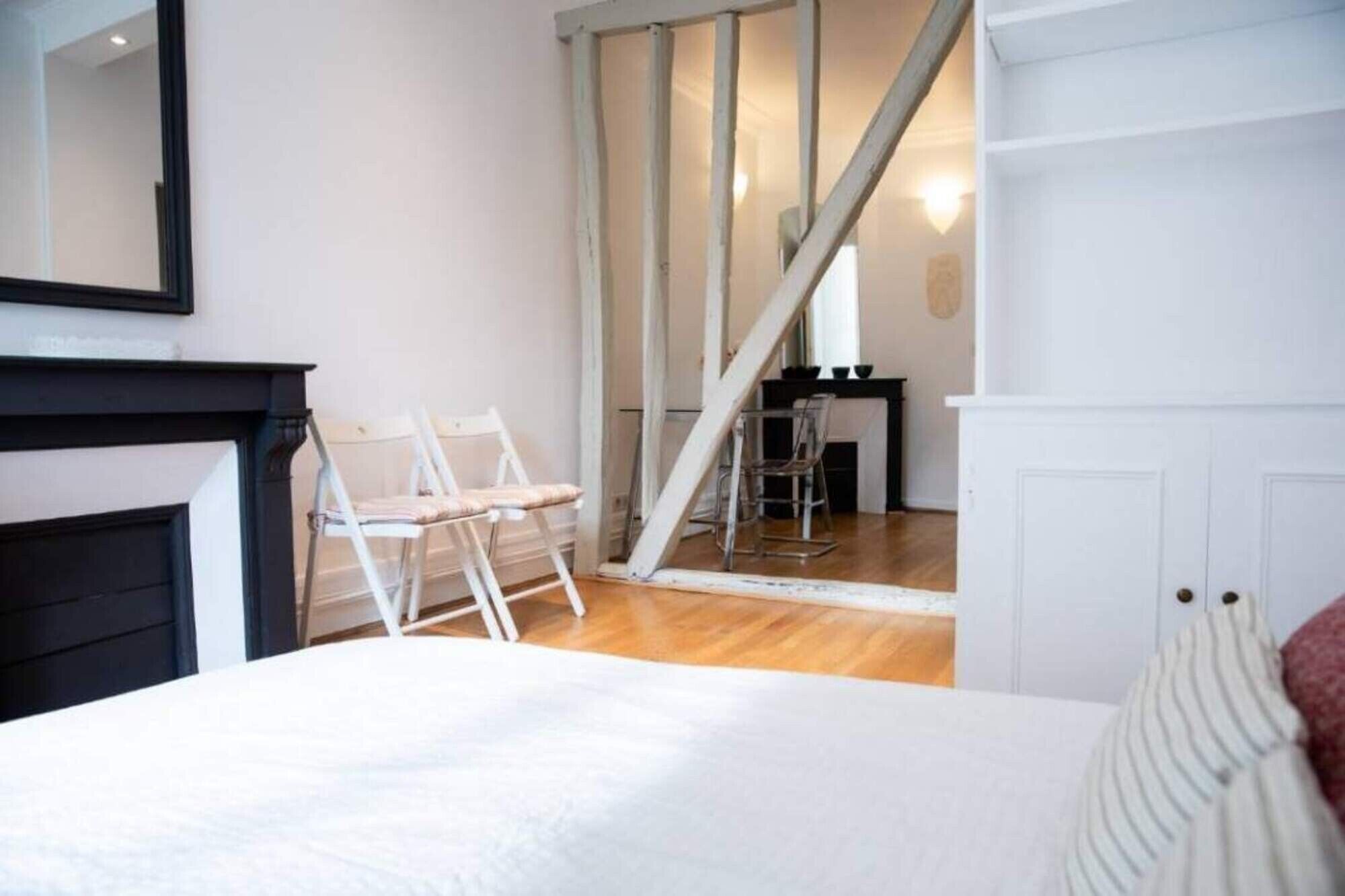 1 chambre, fer et planche à repasser, accès au Wi-Fi (inclus)