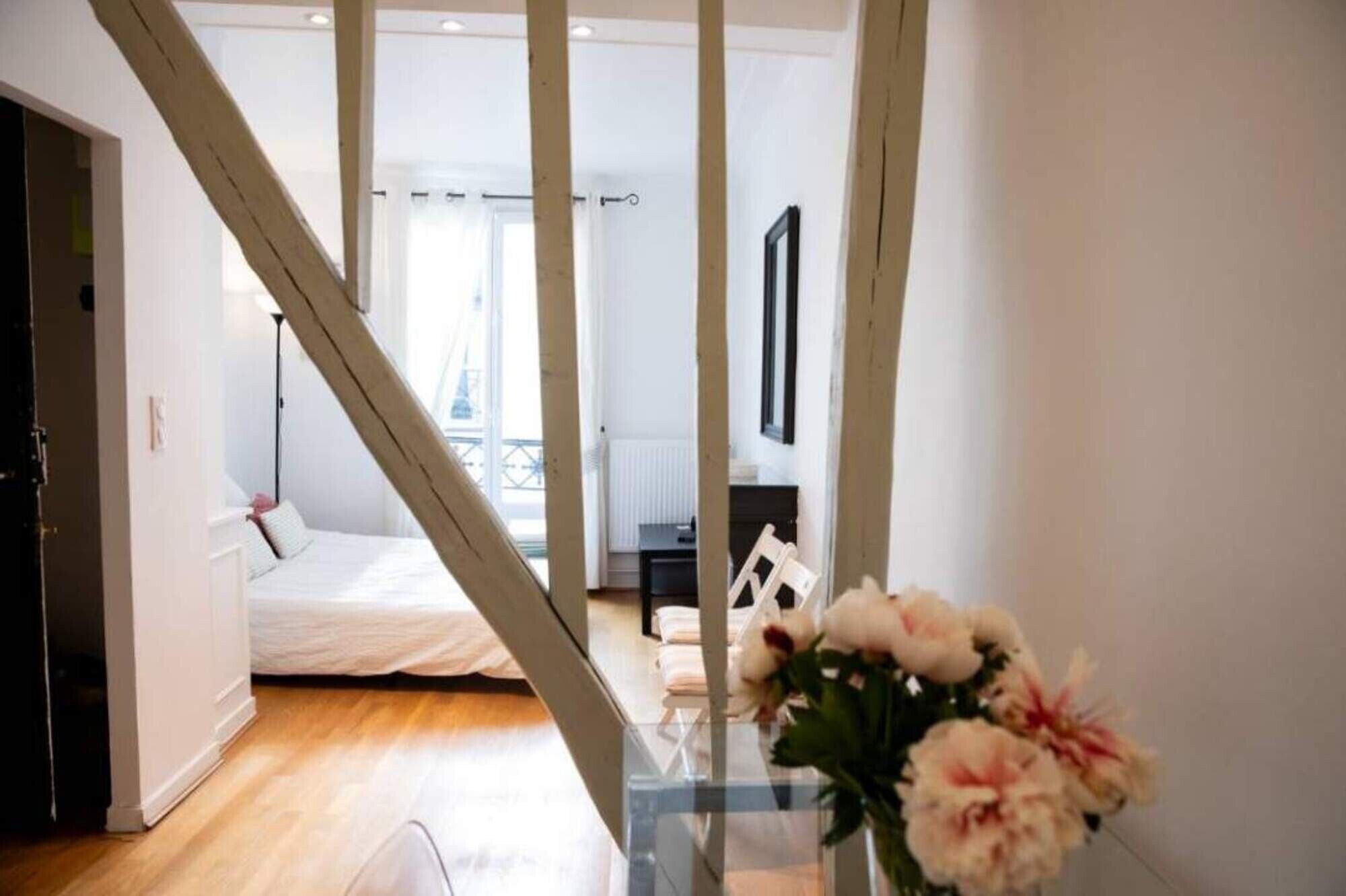 1 habitación, tabla de planchar con plancha, wifi gratis y ropa de cama 
