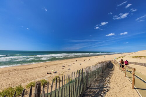 Holiday Home 'Maison De La Plage' with Private Pool, Wi-Fi and Air Conditioning