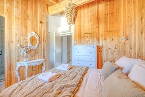 3 bedrooms, free WiFi, bed sheets - Holiday Home 'Maison De La Plage' with Private Pool, Wi-Fi and Air Conditioning (Hourtin)