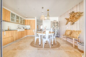 Dining - Holiday Home 'Maison De La Plage' with Private Pool, Wi-Fi and Air Conditioning (Hourtin)