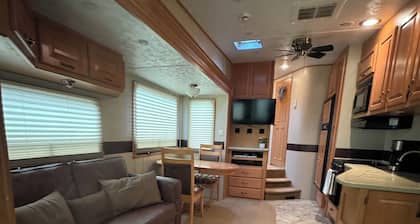 Cozy camper in the heart of Central Oregon