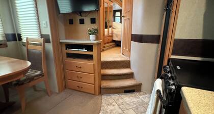 Cozy camper in the heart of Central Oregon