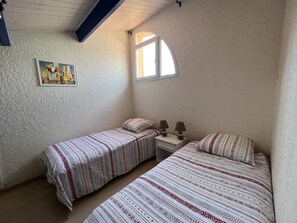 3 camere