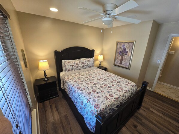 3 bedrooms, desk, iron/ironing board, free WiFi