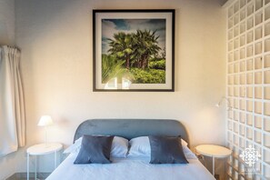 1 habitación, cortinas blackout y sistema de insonorización 
