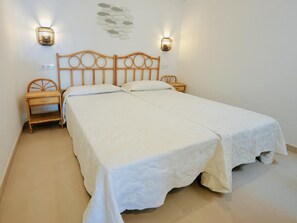 1 bedroom, iron/ironing board, internet, bed sheets