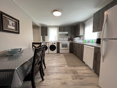 2 beds/3 br with office very specious unit in StB with free parking and wifi. 