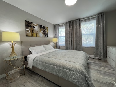 2 beds/3 br with office very specious unit in StB with free parking and wifi. 