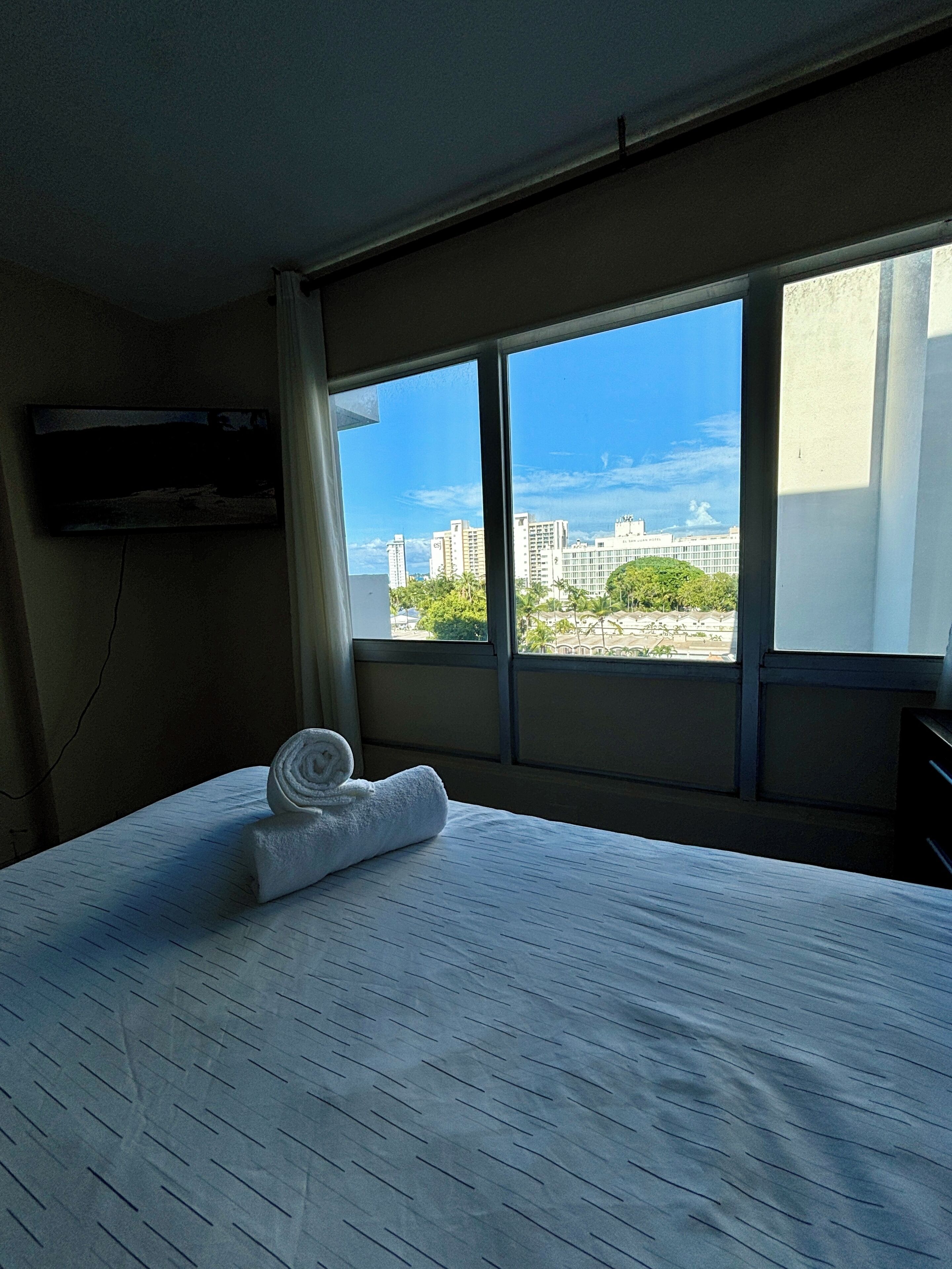 2 habitaciones, tabla de planchar con plancha y cuna de viaje 