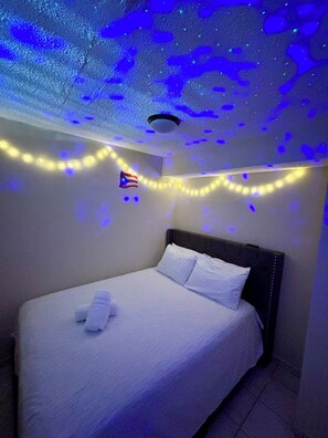 2 عدّة غرف نوم ومكواة/لوح كي وسرير سفر وواي فاي مجانًا