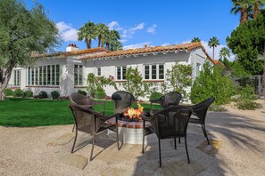 Terrace/patio - Casa De Estrella At Old Las Palmas, 3 King Beds, All Ensuite, 5 Baths, Pool, Spa (Palm Springs)