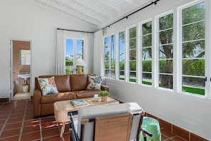 Smart TV, fireplace, ping pong, stereo - Casa De Estrella At Old Las Palmas, 3 King Beds, All Ensuite, 5 Baths, Pool, Spa (Palm Springs)