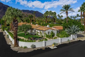 Exterior - Casa De Estrella At Old Las Palmas, 3 King Beds, All Ensuite, 5 Baths, Pool, Spa (Palm Springs)