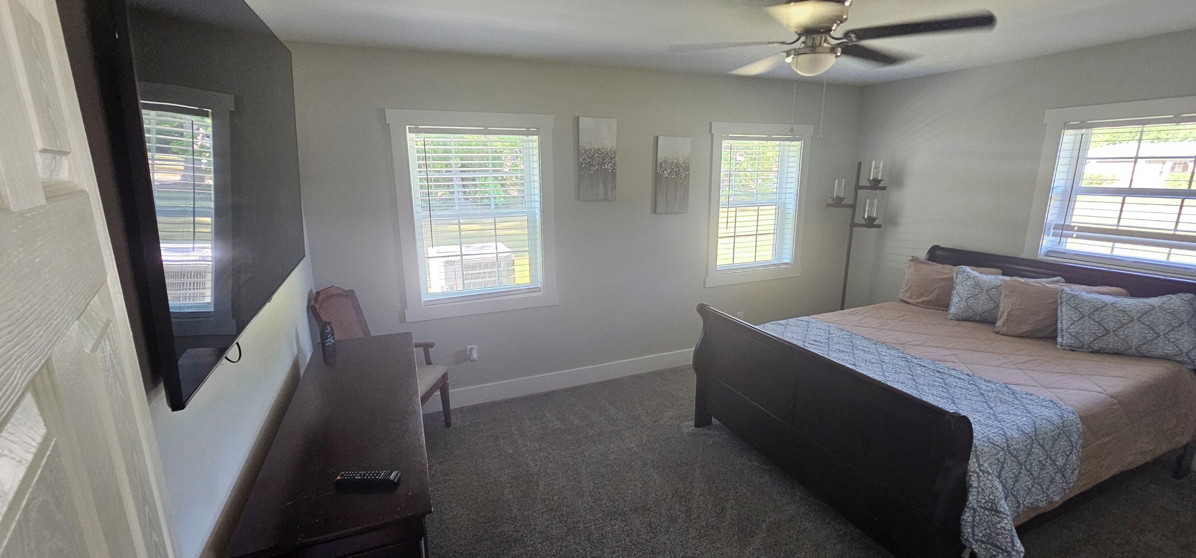 3 bedrooms, iron/ironing board, WiFi, bed sheets