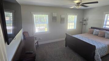 3 bedrooms, iron/ironing board, WiFi, bed sheets