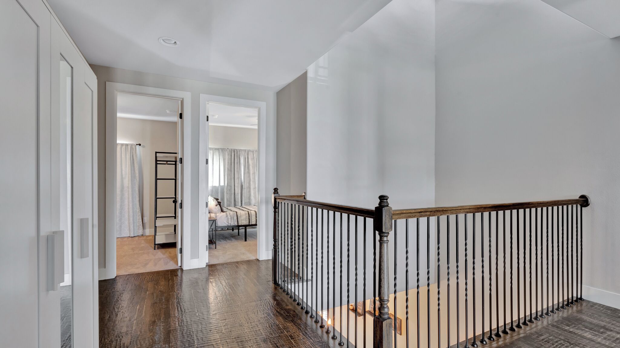 4 bedrooms, desk, iron/ironing board, travel crib