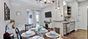 Cozy Townhome just minutes away from UNT, TWU & Downtown Denton. Pet Friendly!