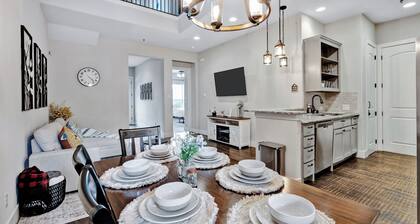 Cozy Townhome just minutes away from UNT, TWU & Downtown Denton. Pet Friendly!