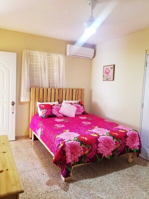 4 chambres, fer et planche à repasser, Wi-Fi, draps fournis