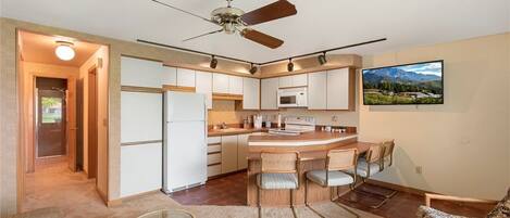 雪櫃、微波爐、焗爐、爐具