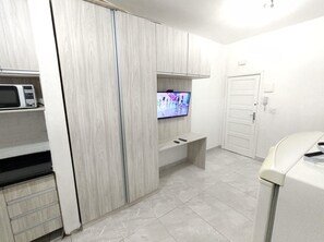 Interior - Kitchenette Aconchegante no Centro de Curitiba. Ótimo Custo-benefício! (Centro Curitiba)