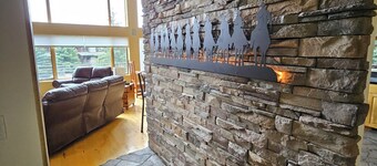 Charming Big Sky meadows house. Trails and Town Center a short walk away.