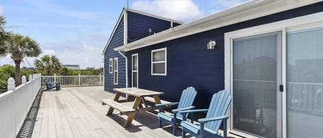 屋外ダイニングエリア