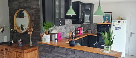 Frigorífic, microones, forn i placa de cuina