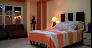 4 bedrooms, desk, free WiFi