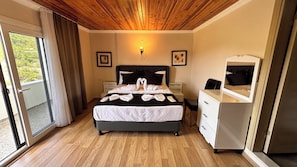 Premium bedding, minibar, desk, free cots/infant beds - Olive Branch Hotel (Ayvalik)
