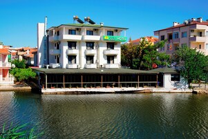Fachada de la propiedad