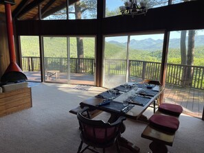 Dining - Mountain View (Keene)