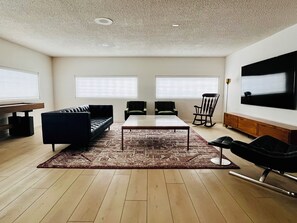 Televisor intel·ligent, llar de foc i oficines 