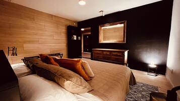 2 bedrooms, desk, WiFi, bed sheets