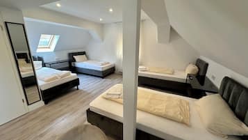Vierbettzimmer, Küche | Schallisolierte Zimmer, kostenloses WLAN, Bettwäsche