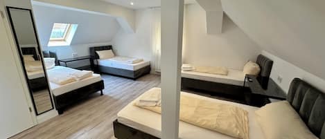 Vierpersoonskamer, keuken | Geluiddichte muren, gratis wifi, beddengoed