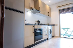Family Apartment, Balcony | Private kitchen | Full-sized fridge, oven, stovetop, cookware/dishes/utensils - TheCasaEdition - Jnane Gueliz apartments (Marrakech)