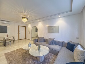 Apartamento Confort, 2 habitaciones, no fumadores, balcón | Zona de estar