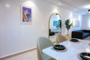 Apartamento familiar, balcón | Zona de estar
