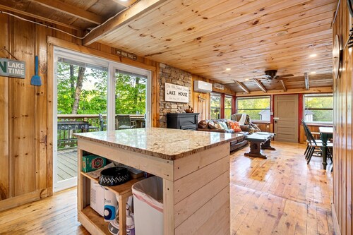 Kettle Cove Cabin. Lake Sebago Beach Access. Fire pit. Grill. Blackstone. Games